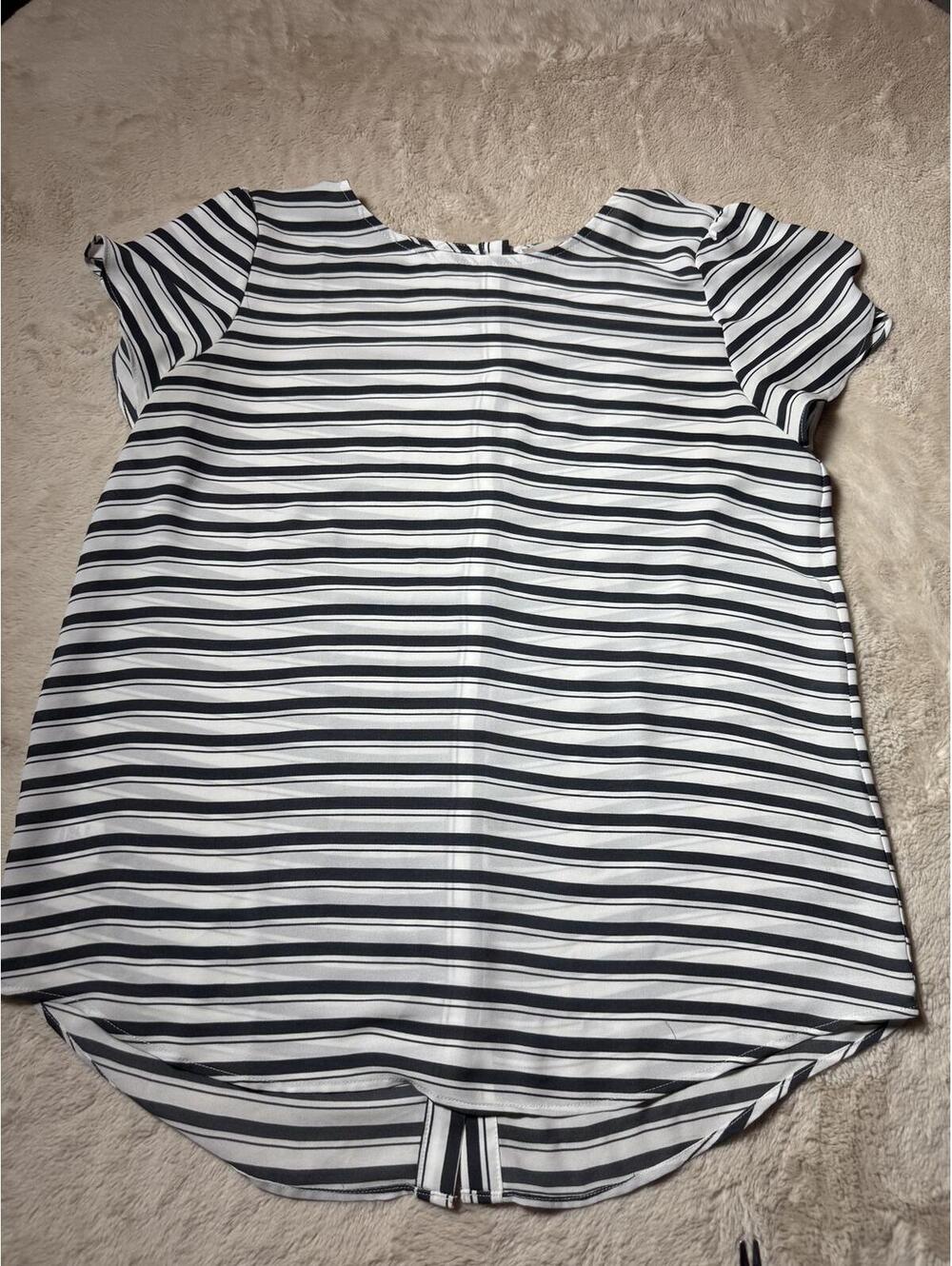 LOFT Black and White Striped Short Sleeve‎ Blouse SZ Med - Picture 2 of 4